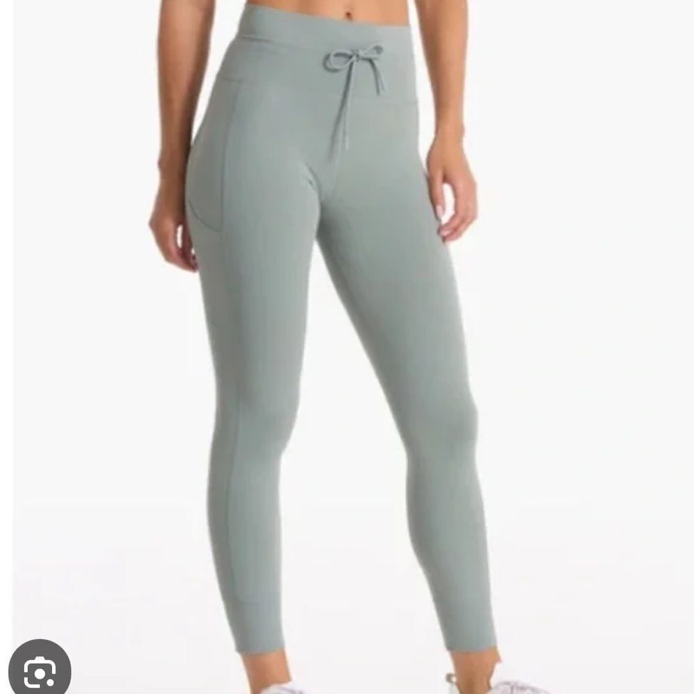 Vuori Performance Daily Pocket Jogger in Stormy Size XS New With Tags